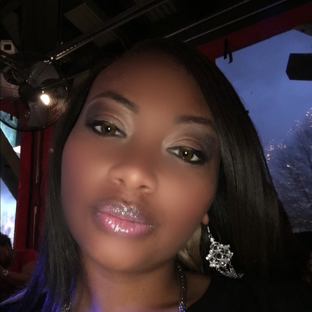 Meet your Posher, Remia